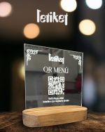 Pleksi QR Menü Baskısı | Ahşap Altlık - Görsel 3